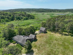 Beautiful Private home in Truro with bonus Cottage